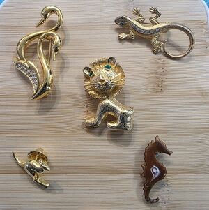 Gold Animal Brooch Set